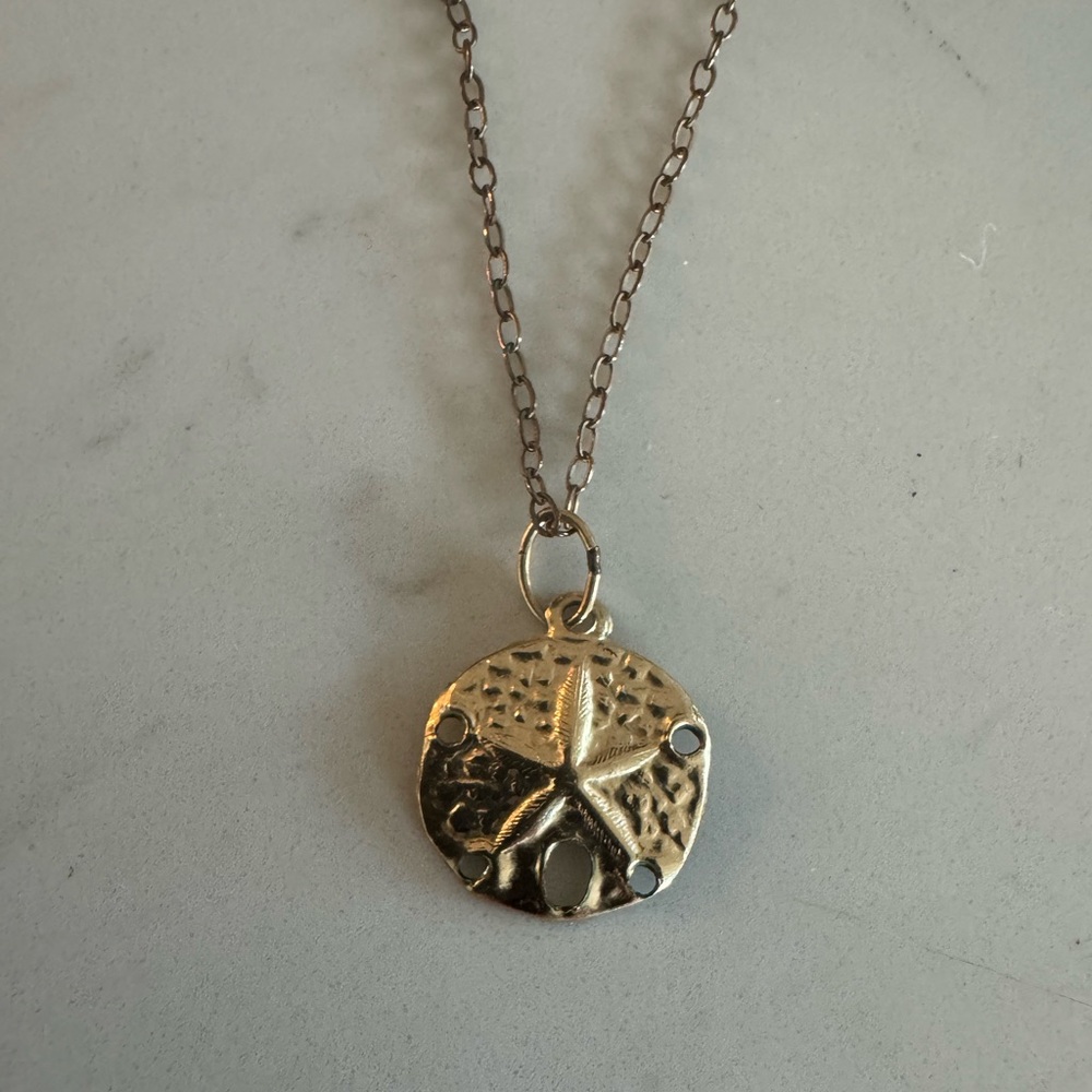 Gold Sand Dollar/Sea Shell Pendant Necklace